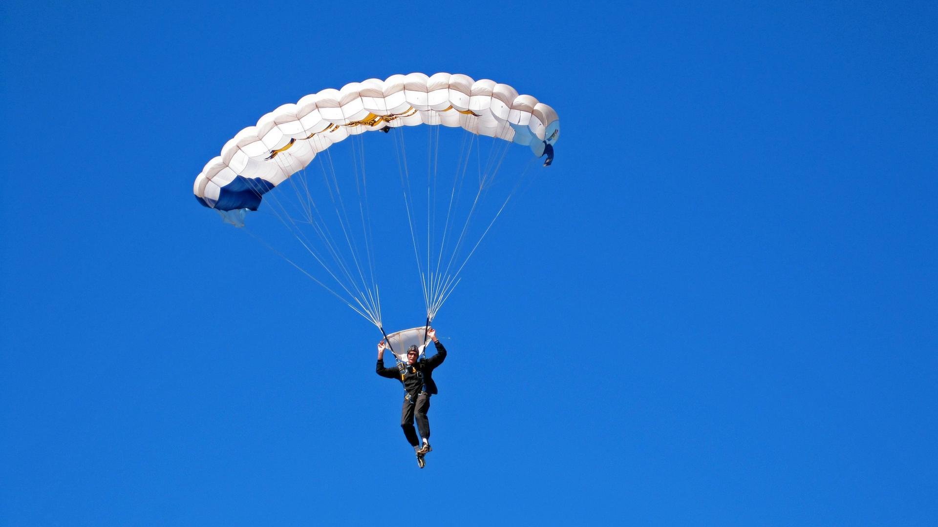 世界青少年篮球深度对抗赛引爆全场，国际青少年篮球锦标赛